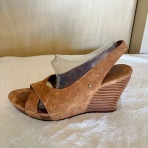 UGG Women's 8.5 Hazel 3190 Tan Suede Wooden Wedge Heel Sandals Slingback